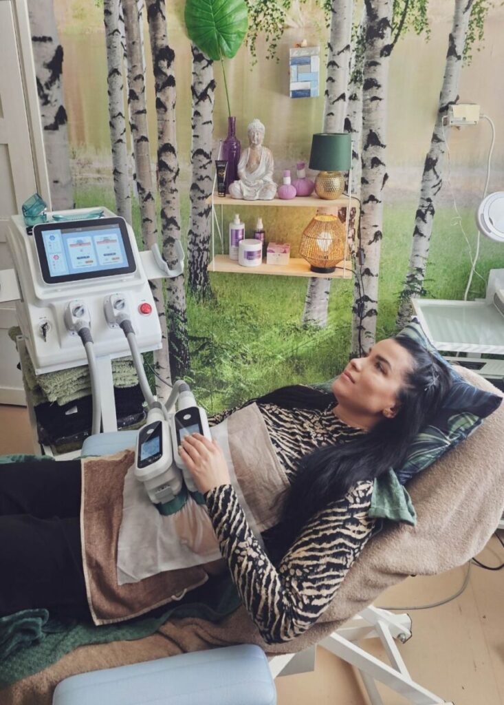 Cryo Lipolyysi rasvasolujen jäädytyshoitokokemus kauneusvaikuttaja Hyvän Olon Aitassa